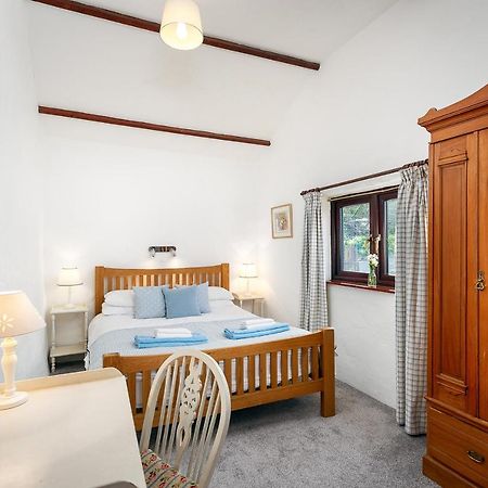 The Snug At Cornish Barn Holidays トルーロー エクステリア 写真