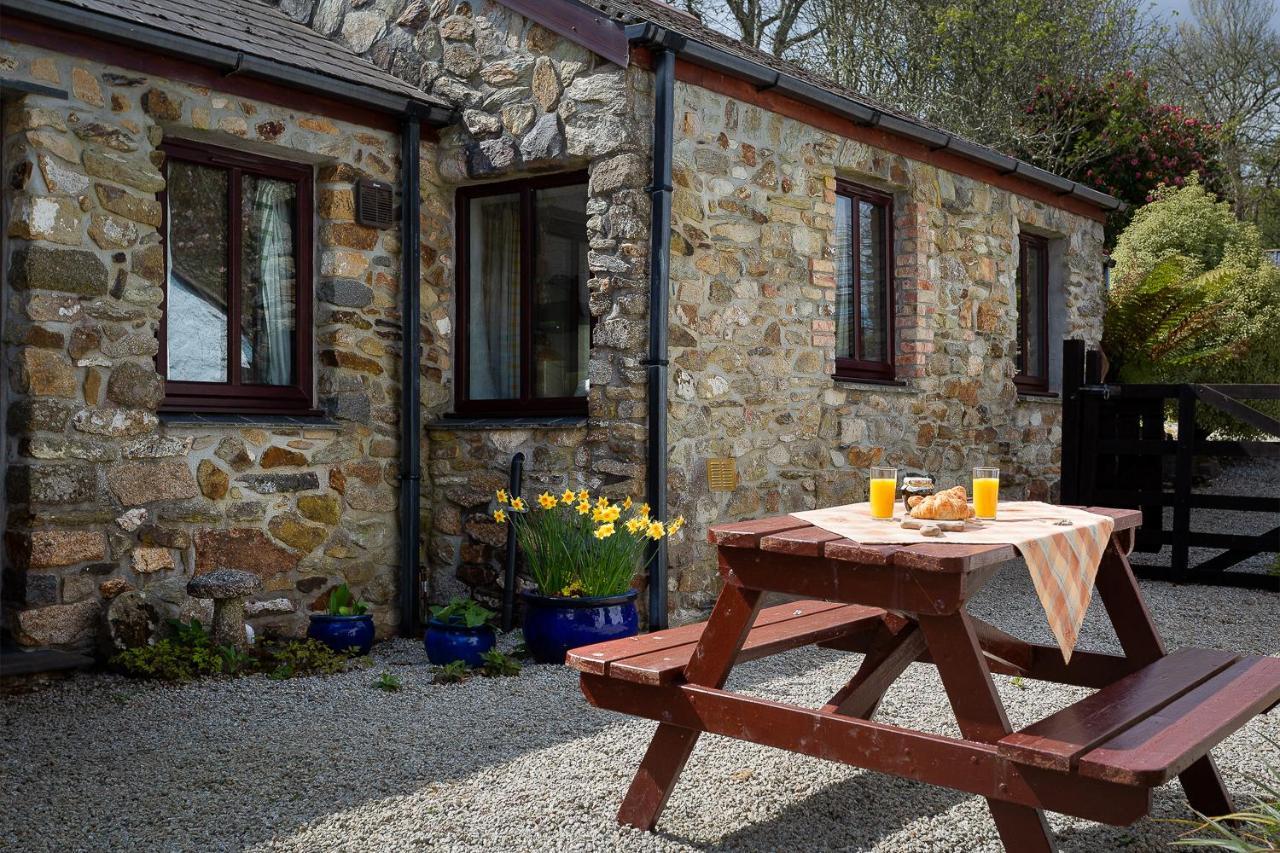 The Snug At Cornish Barn Holidays トルーロー エクステリア 写真